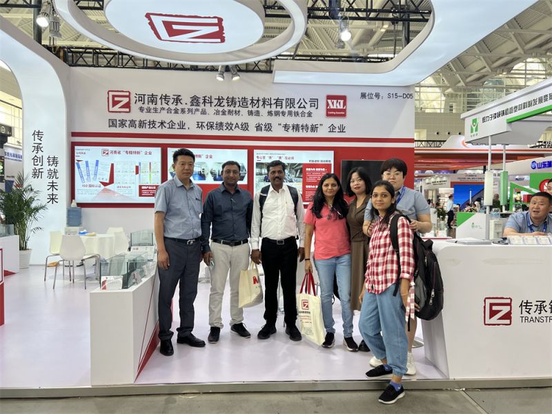 General Manager Zhang Jun and Foreign Customers